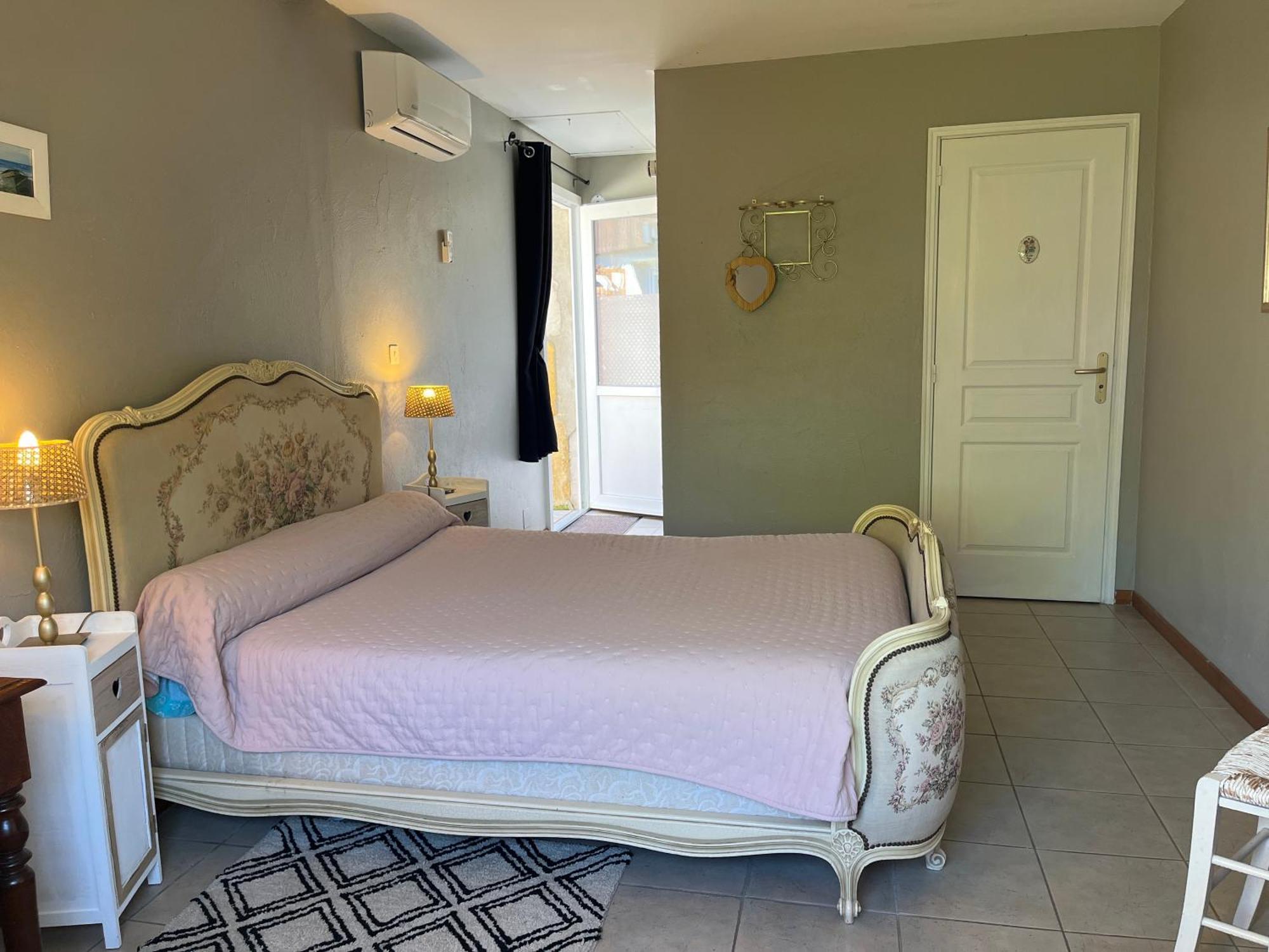Chambres Et Gite Peyroutas " Camille" Vignonet St Emilion Exterior photo